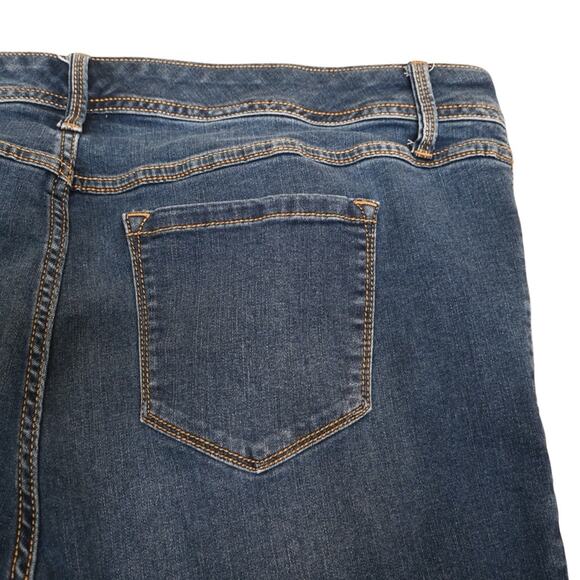 Torrid Women's 22 Plus Short Luxe Slim Boot Jean - Picture 7 of 11